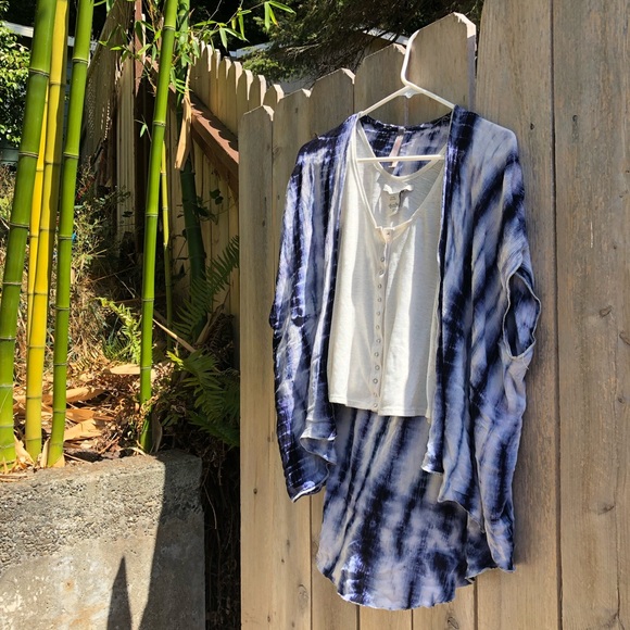 White button up blouse - Picture 6 of 6